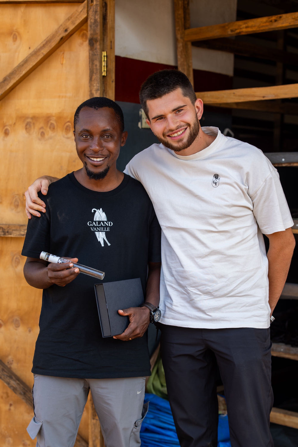 Paul Galand et son producteur partenaire local, sourcing direct de vanille - Galand Vanille